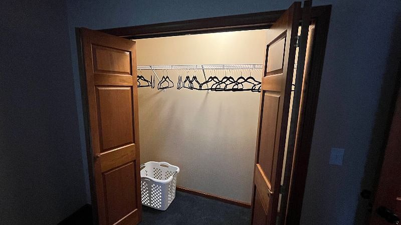 Queen bedroom--large closet