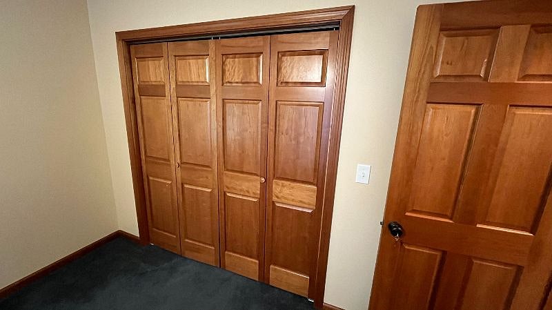 Queen bedroom--large closet