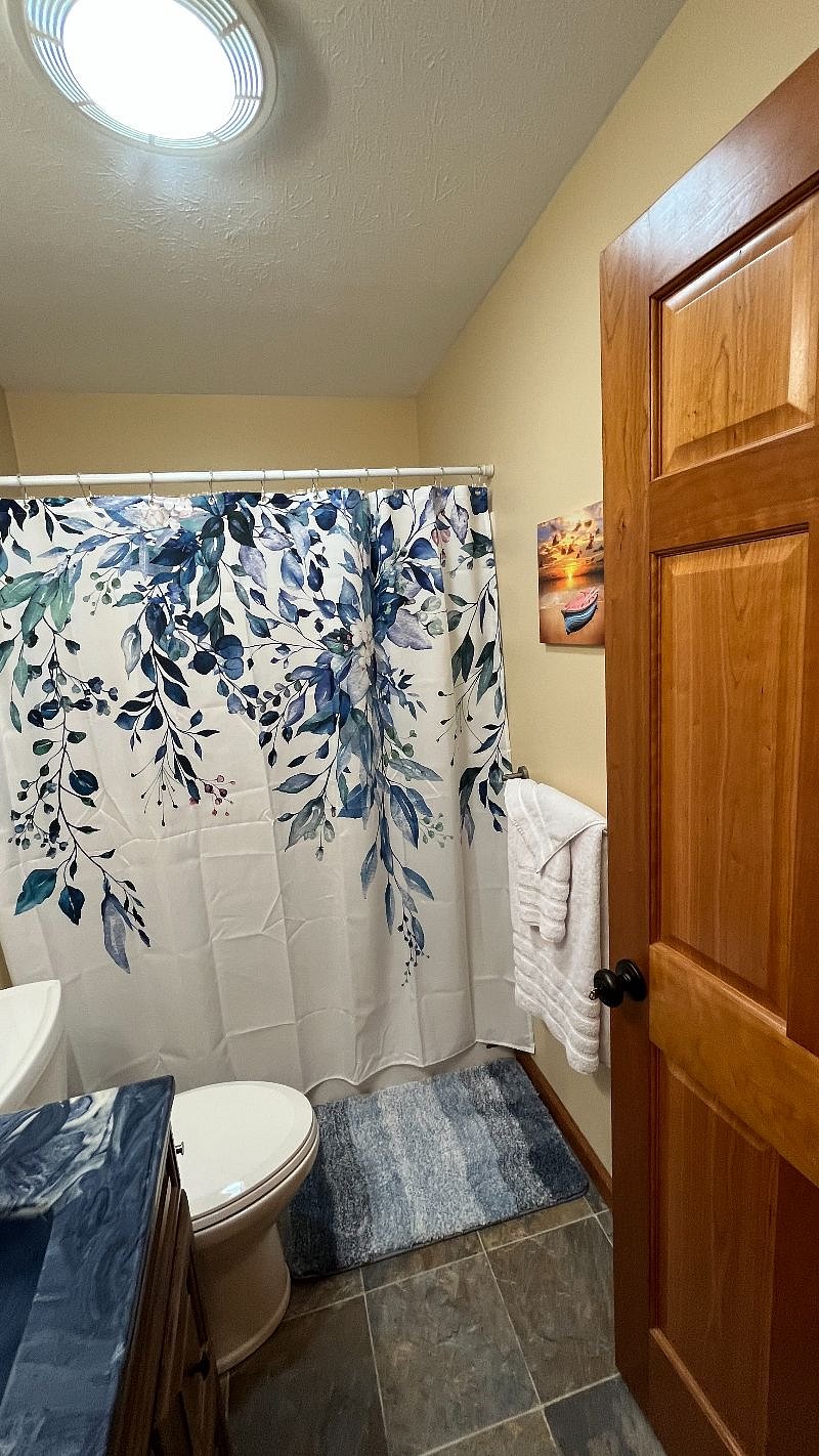 Main bathroom with privacy lock.