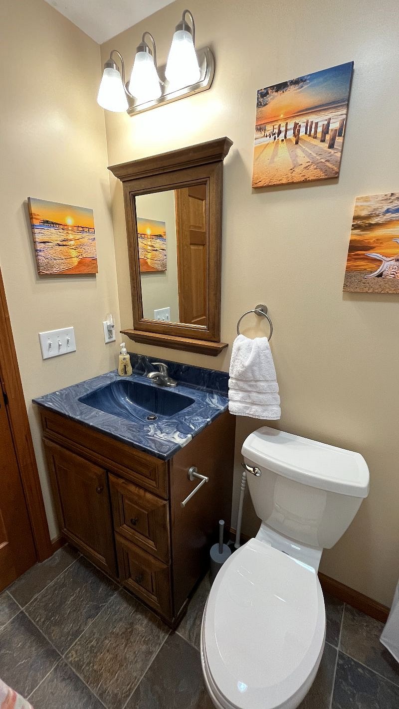 Main bathroom with privacy lock.
