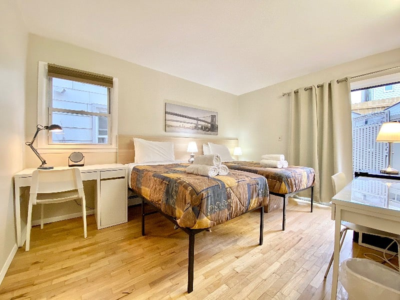 829-1B,2D, $1600/month, Bigger bedroom with 2 twin or 1 King bed, 2 working desk.
