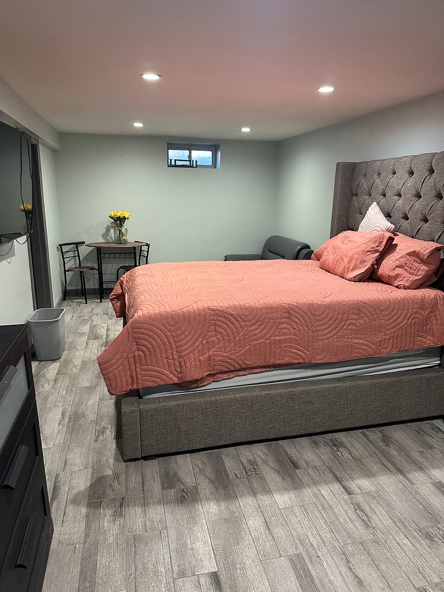 Bedroom also have standalone closet