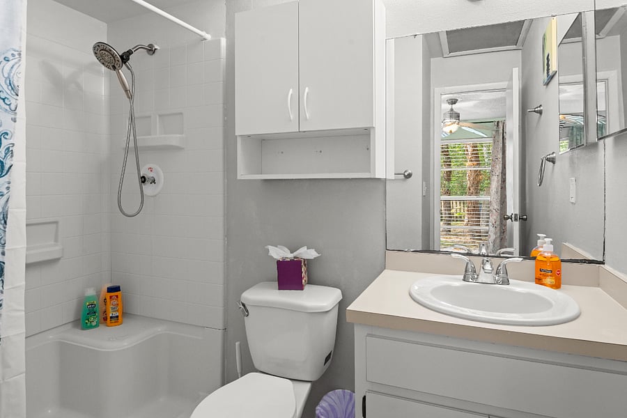 Main bedroom shower and bath
