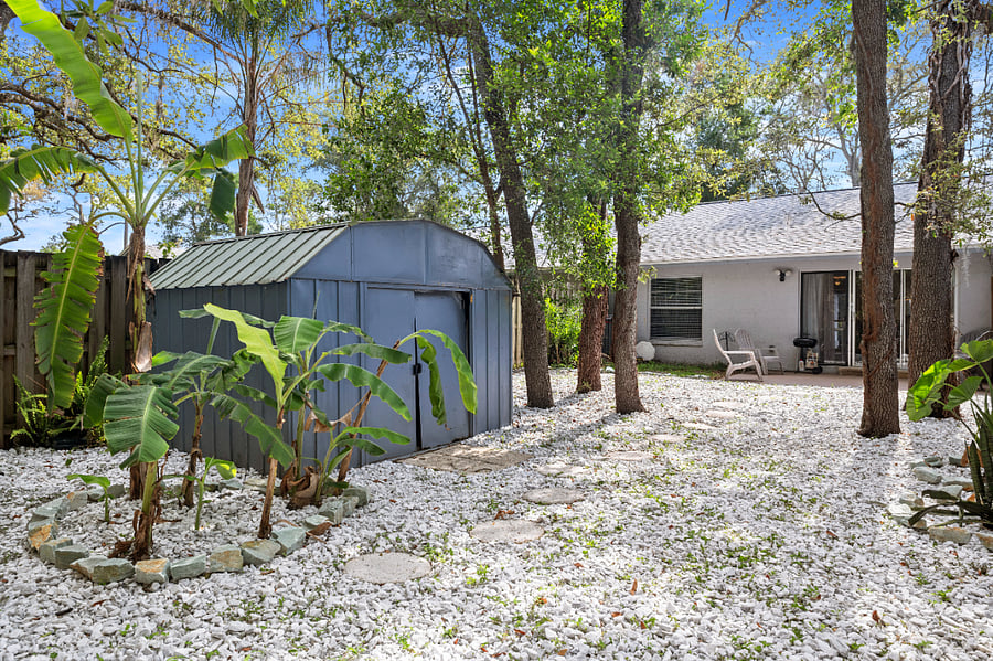 This pet-friendly retreat is ideal for morning coffee, afternoon sun, or evening stargazing with your furry companions
