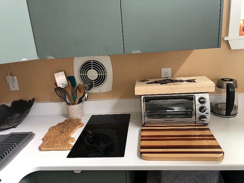 Induction 2-burner cooktop, toaster oven, electric kettle
