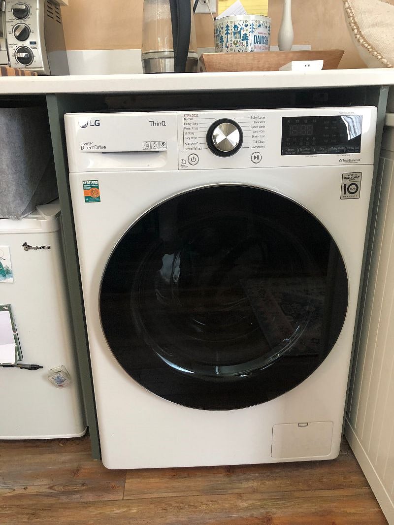 Washer/dryer combo.