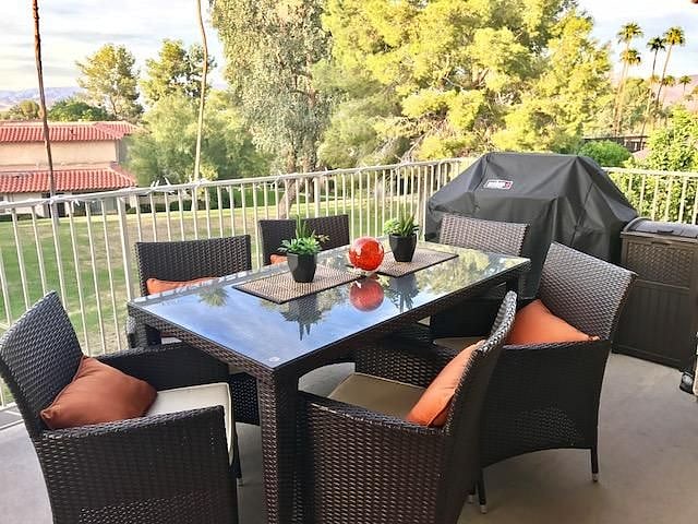 Deck table for 6 plus seating around gas fireplace, BBQ with gas-line & hummingbird daily visitors!