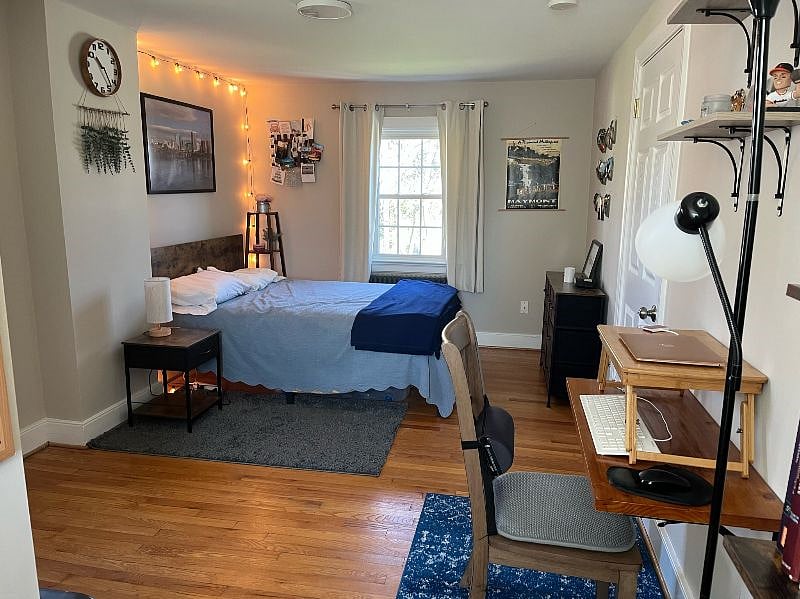 Guest bedroom with full bed