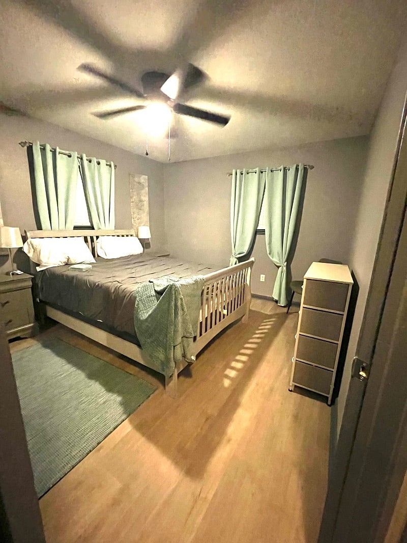 Queen size bedroom