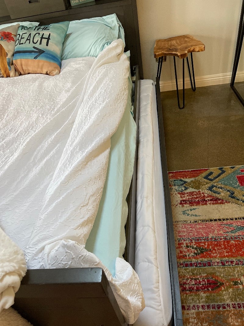 Twin trundle under Full size bed for occasional visitors. Maximum 2 nights for overnight guest.