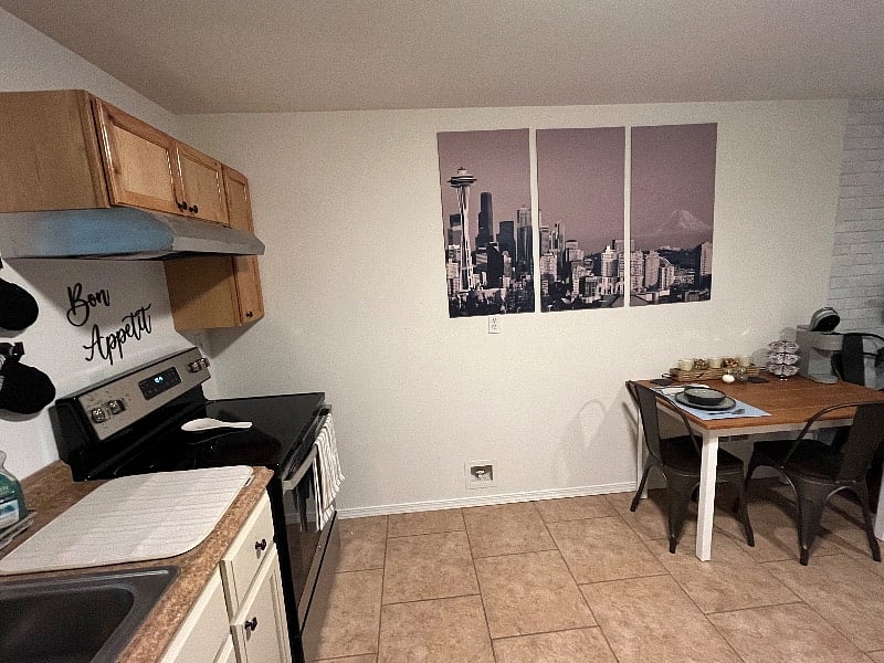 Dining area for tenant and room for 3 guests.