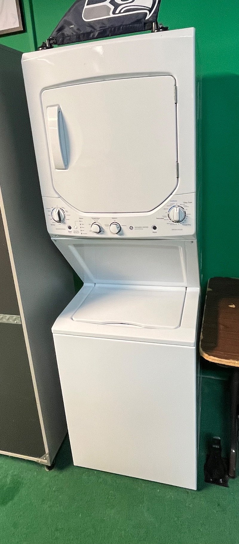 Tenant's own washer and dryer to use.