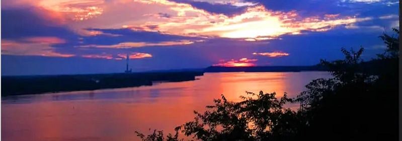 This view is 5 min away from Riverview park :)