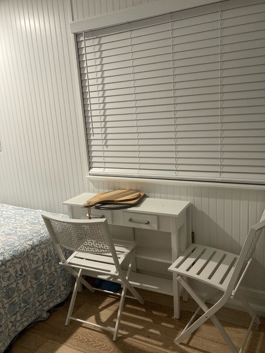 Drop leaf table, stored small