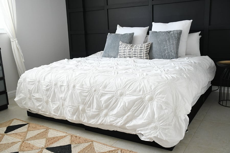 Master Bedroom w/ Private Bathroom