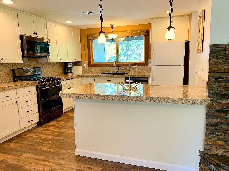 Beautiful open kitchen, granite counters, tons of storage and newer appliances.