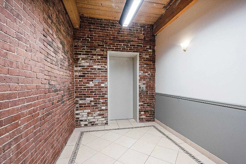 Elevator access to apartment