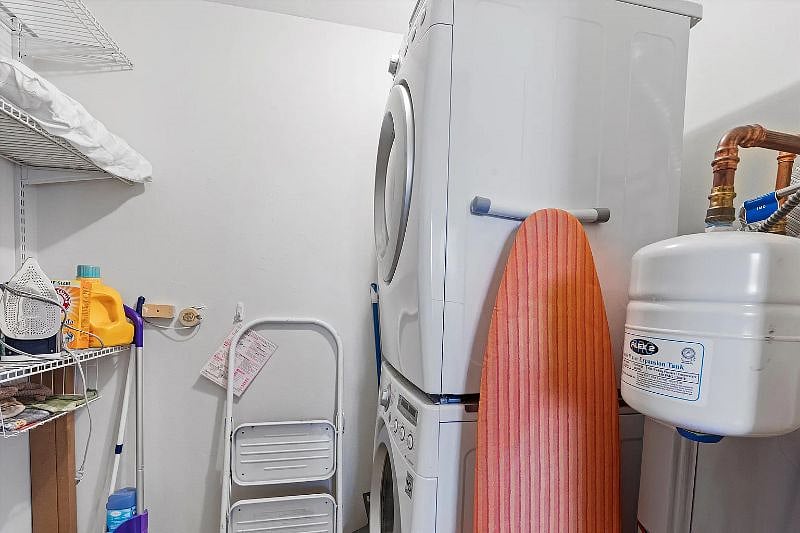 Utility room, includes in unit washer and dryer