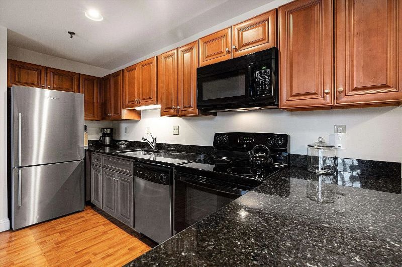Full kitchen