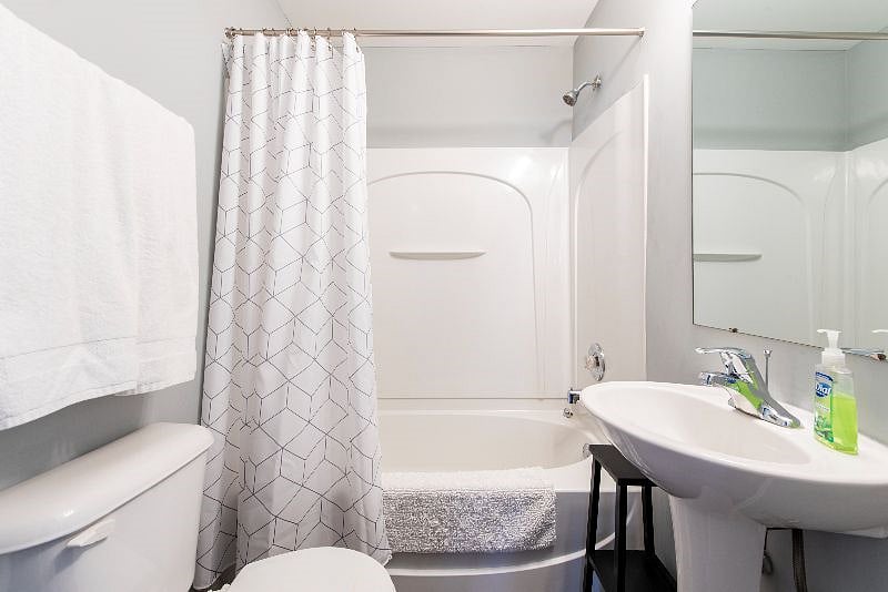 Full bathroom on 1st floor