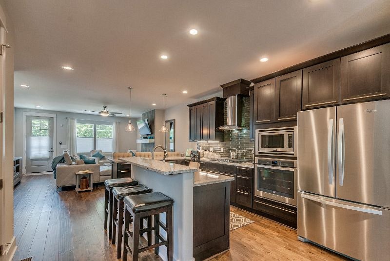 Kz Home Nashville 

Stainless Steel Appliances and soft touch drawers
