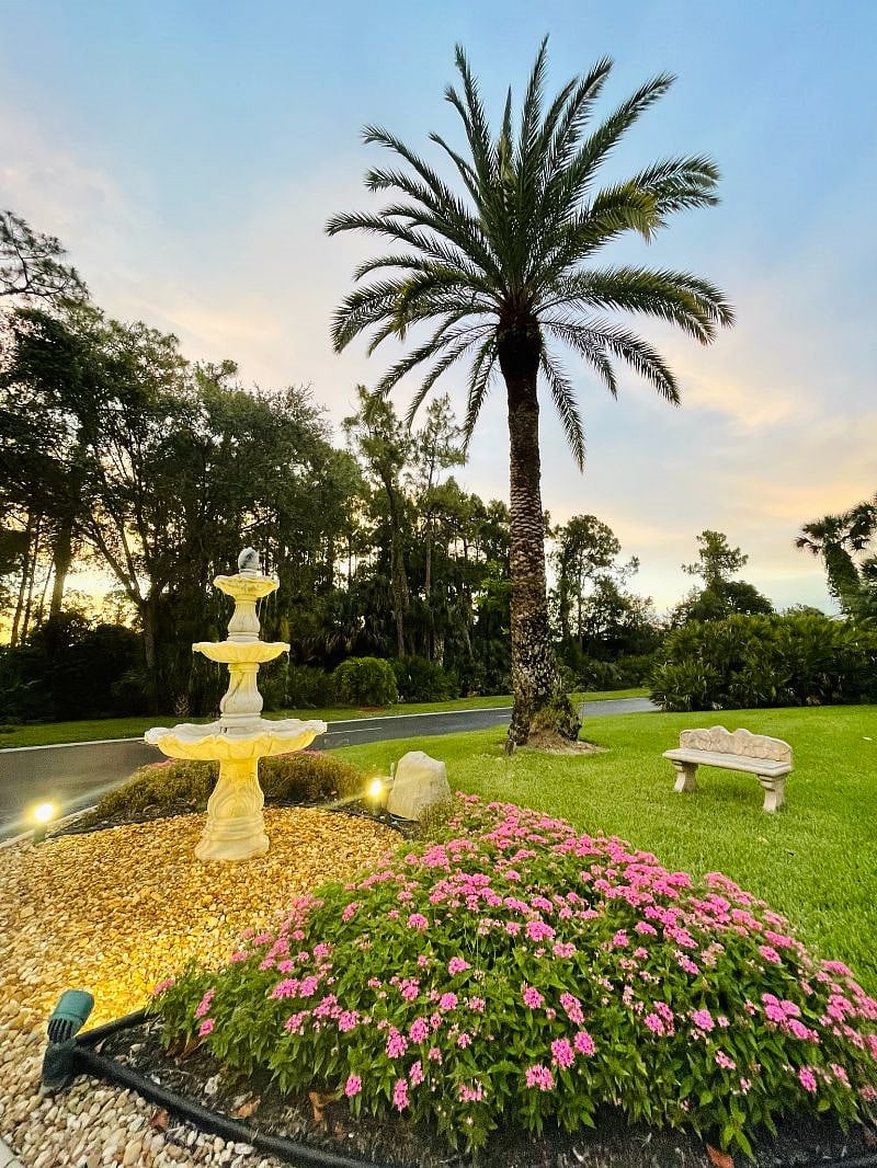 Fountain at Entrance of Sapphire Lakes