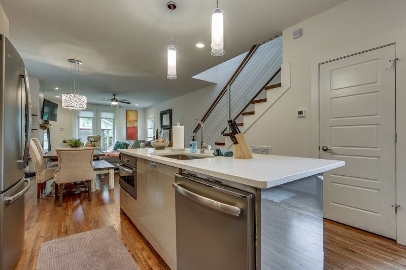 Large kitchen island for a wonderful entertaining experience 