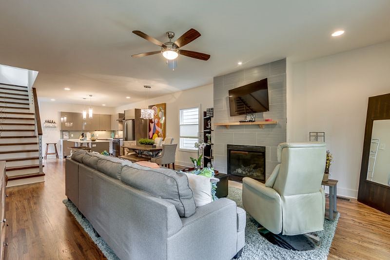 Open Large Living area with 50 inch smart tv. Gas Fireplace. Leather recliner for an amazing hang out experience. 
