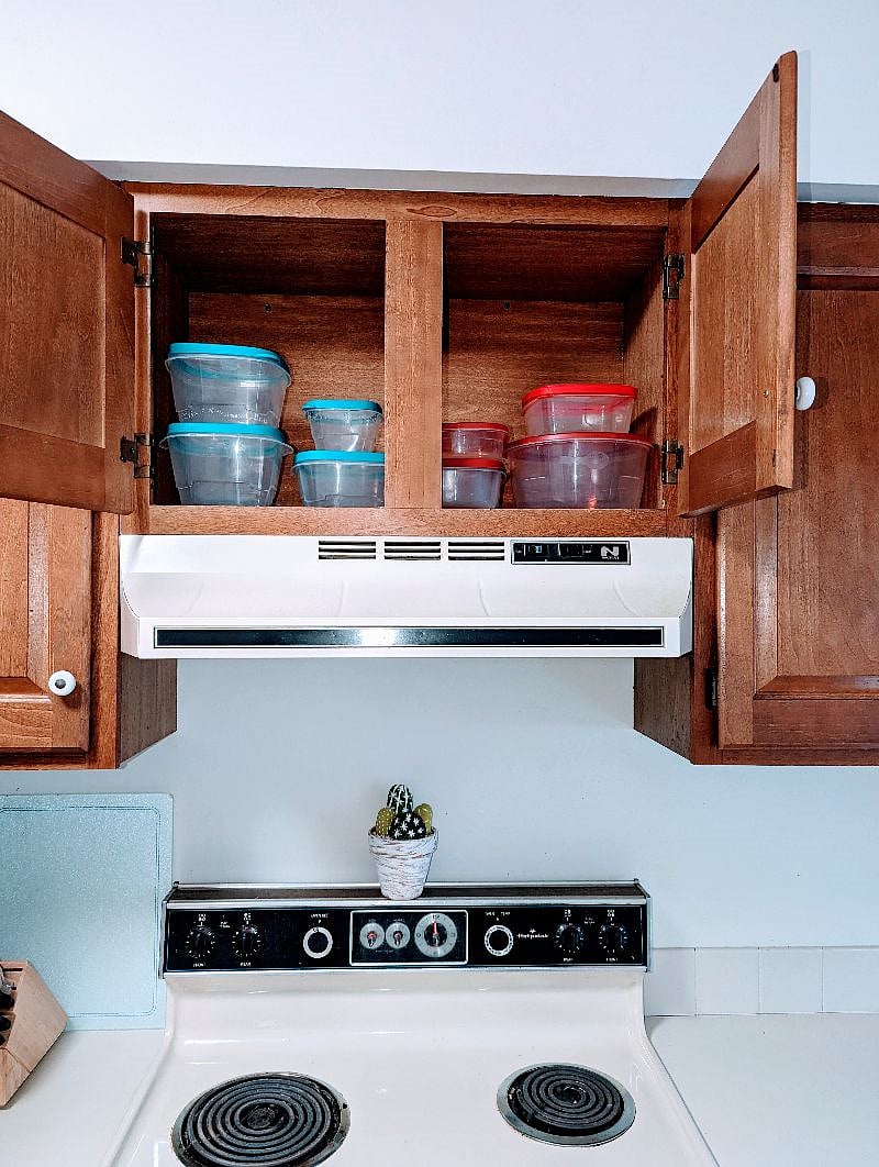 Lots of Tupperware for storing leftovers!
