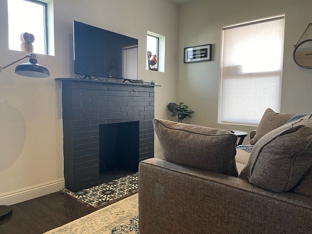 Living Room w/Smart TV/Roku