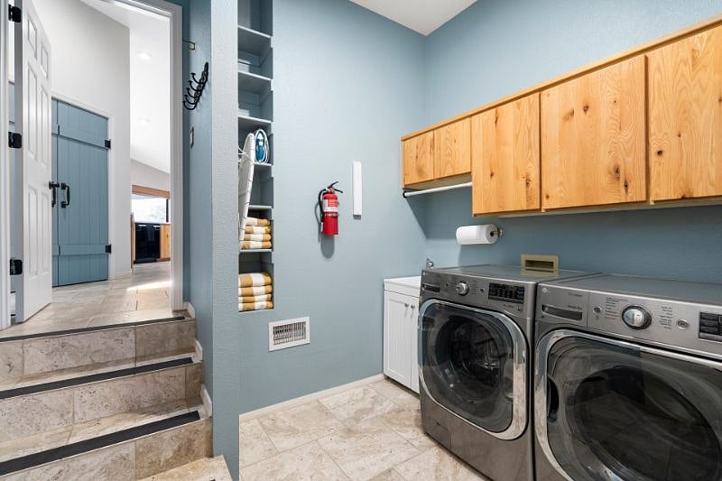 Full Capacity Washer in Dryer in the laundry room