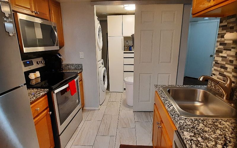 Fully Loaded Kitchen With Granite Countertops