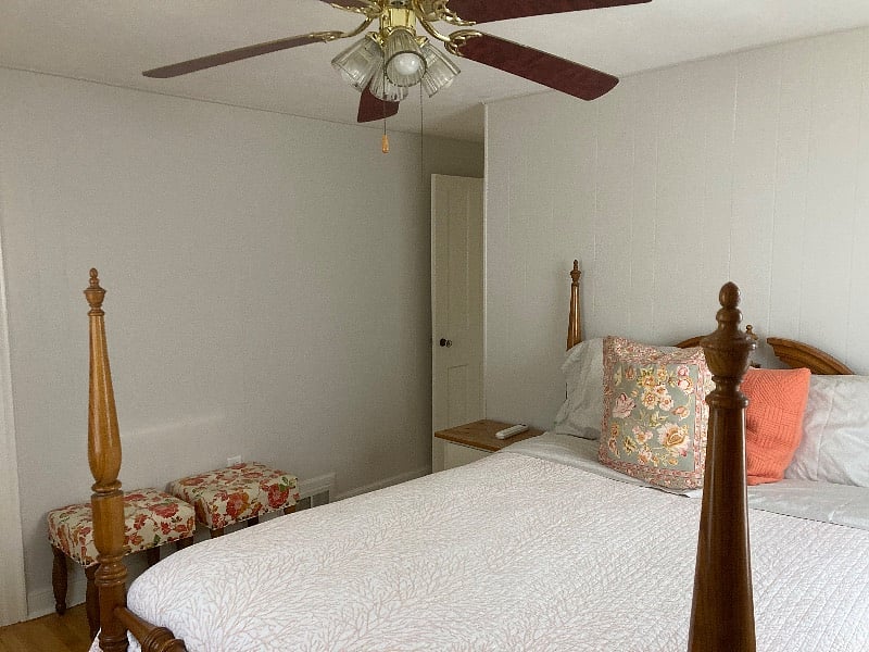 Queen Bedroom 2nd floor