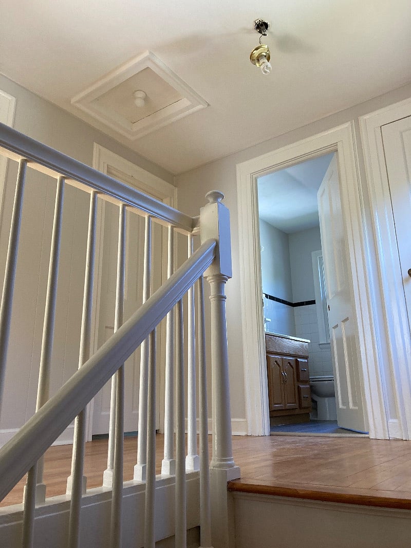 view of hallway / bathroom