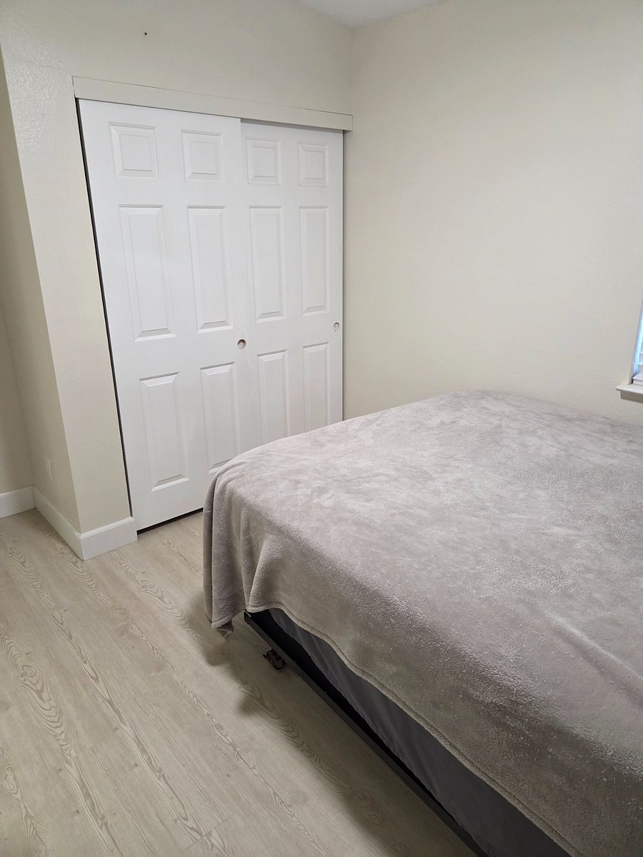 Bed 2 Closet