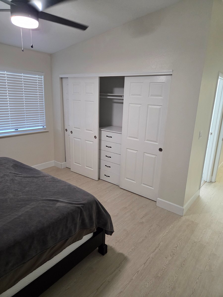 Bed 1 Closet