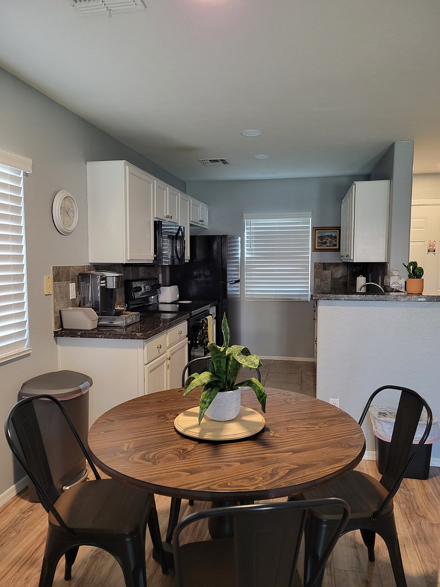 Kitchen, Dining area 