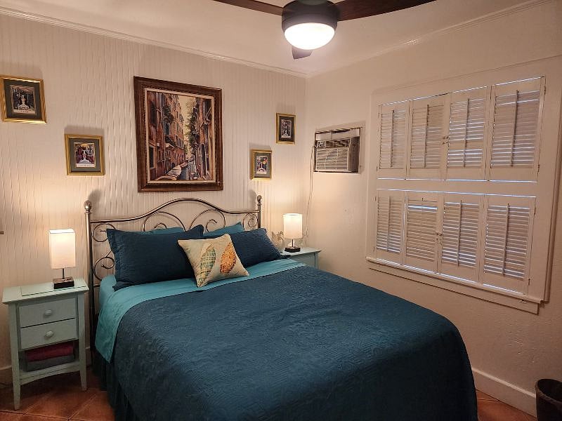 2 Bedroom with Queen