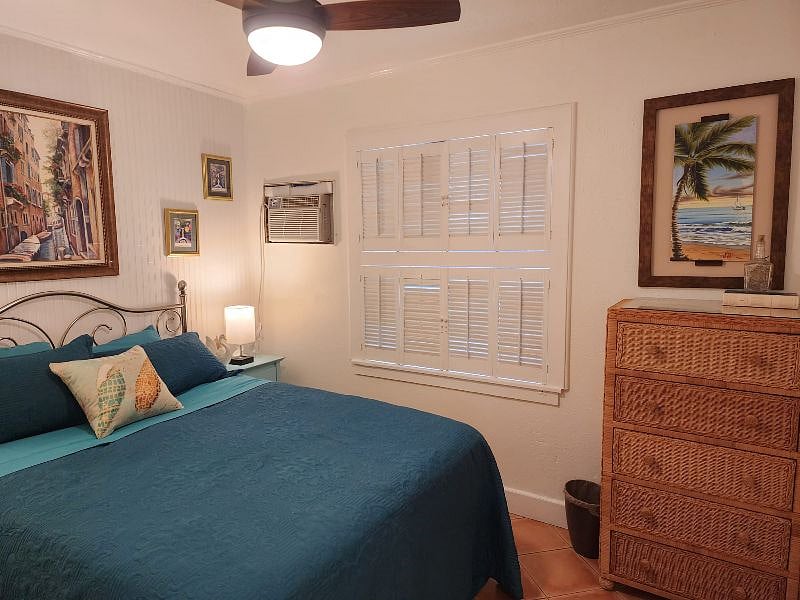 2 Bedroom with Queen