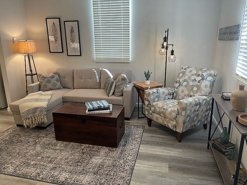 Furnished Finder property 516502_1 photo 2