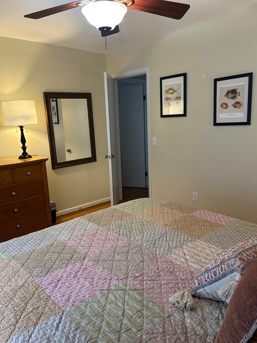 Middle Bedroom