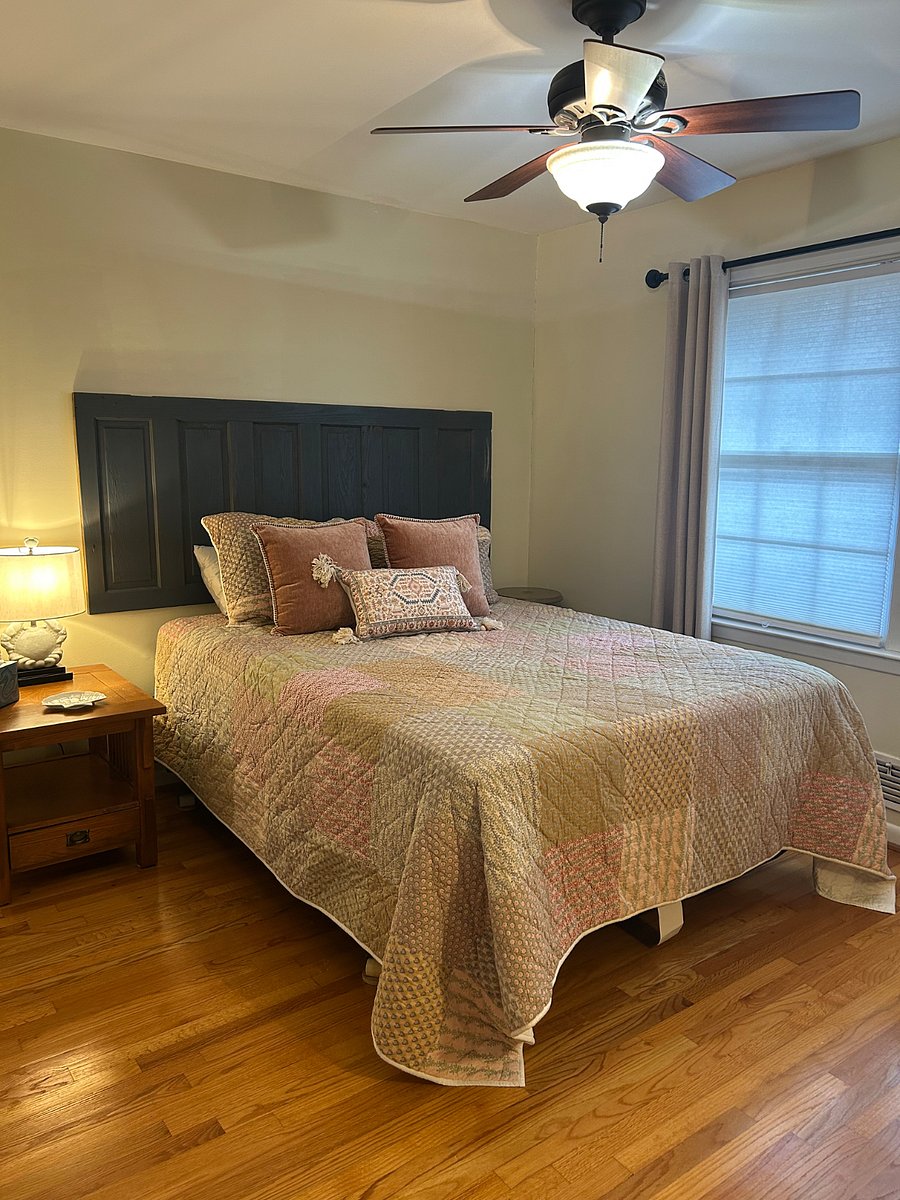 Middle Bedroom