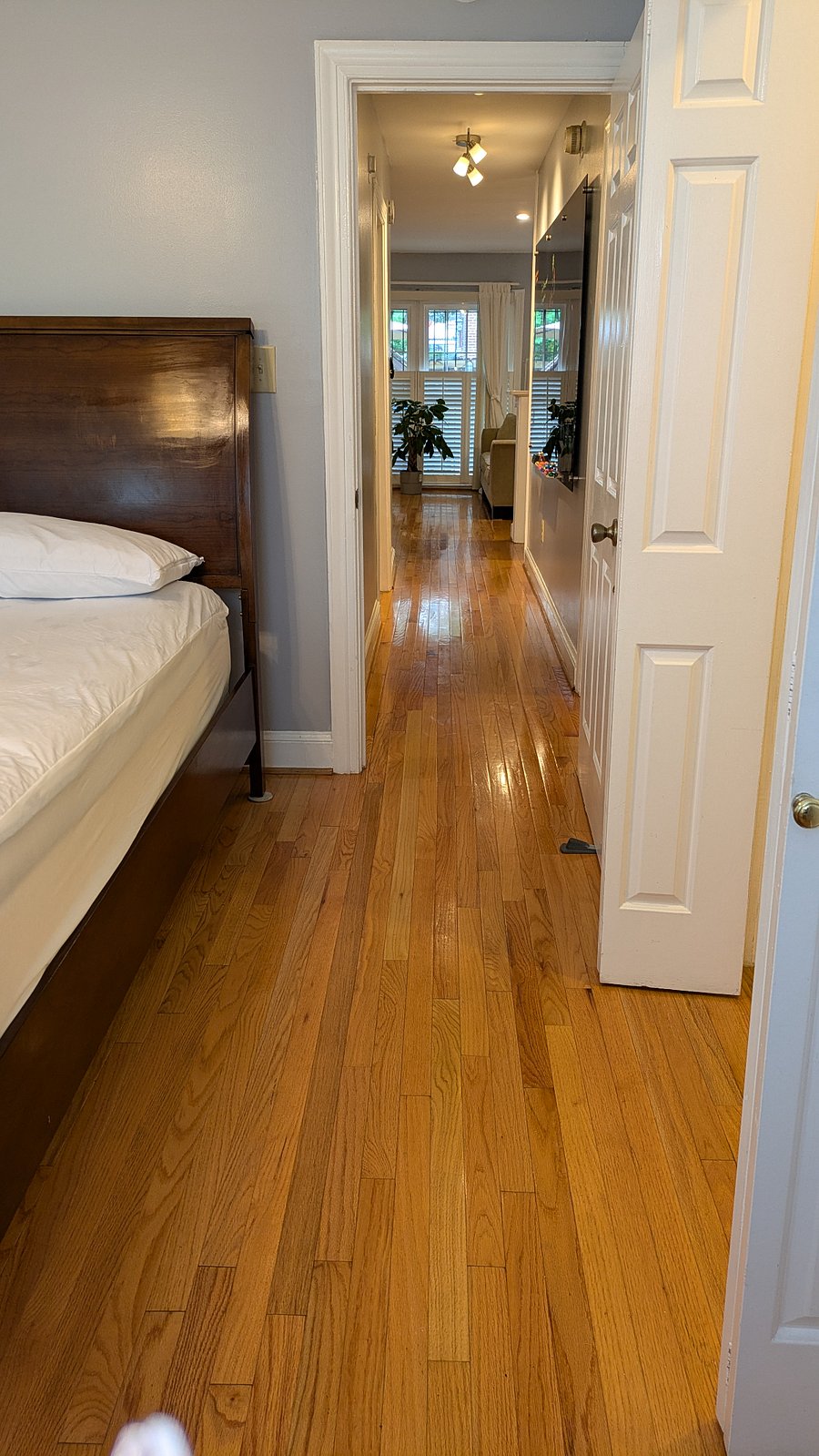 hallway to kitchen and bathroom