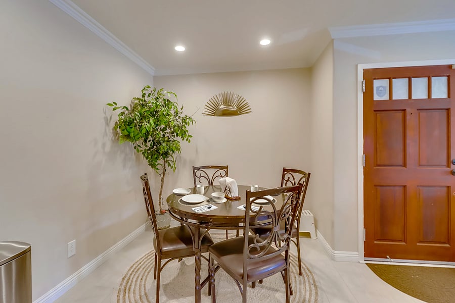 Enjoy hearty meals & gatherings in this cozy dining space
