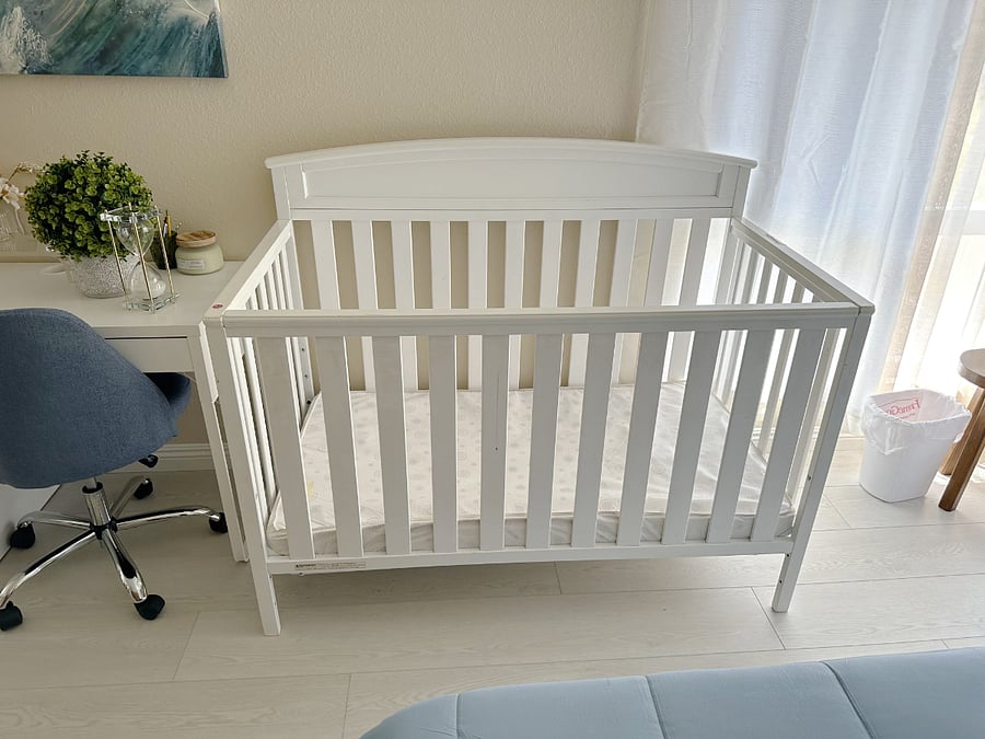 Here's a a cozy crib to ensure your little one has a comfortable & safe stay