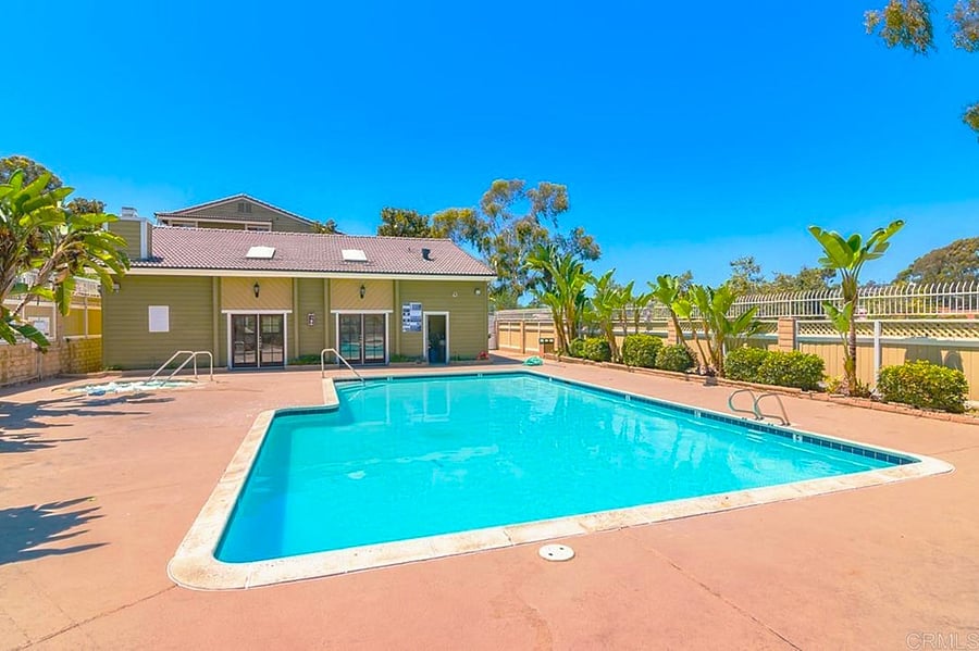 Your stay in San Diego just got even better with our poolside experience