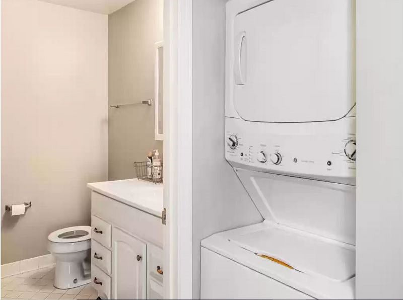 2nd full bathroom. In-unit Washer & Dryer beside 2nd bathroom
