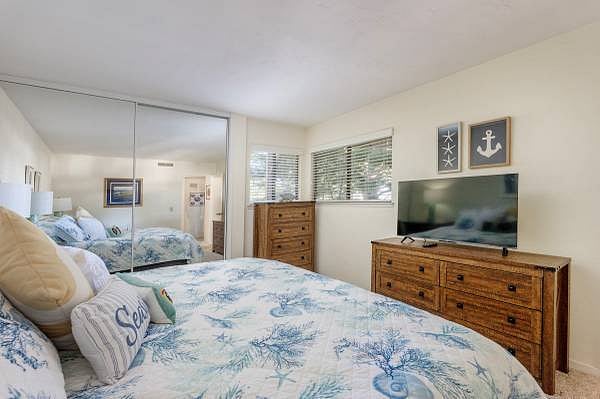 2nd primary bedroom King / downstairs