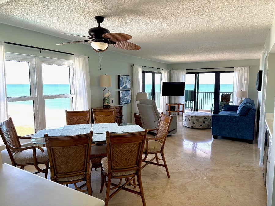 Living/dining area