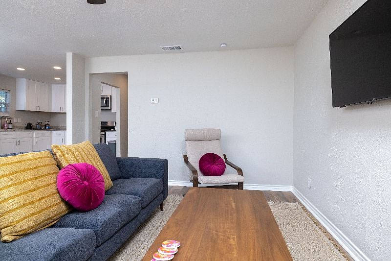 Furnished Finder property 517130_1 photo 3